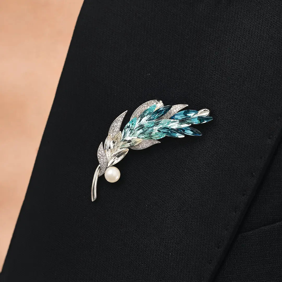 Kazahana Brooch
