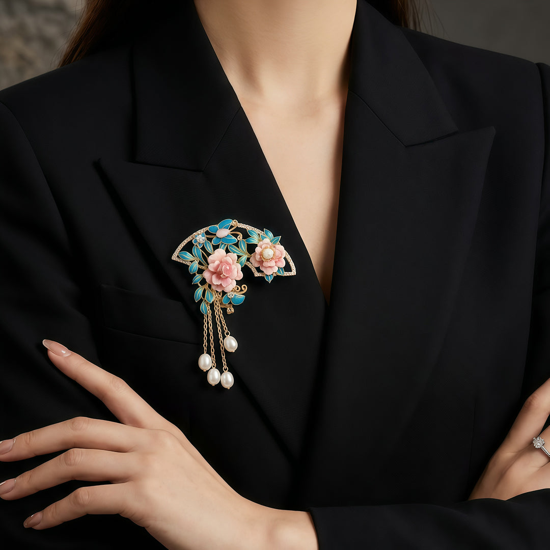 Hanagasumi Brooch