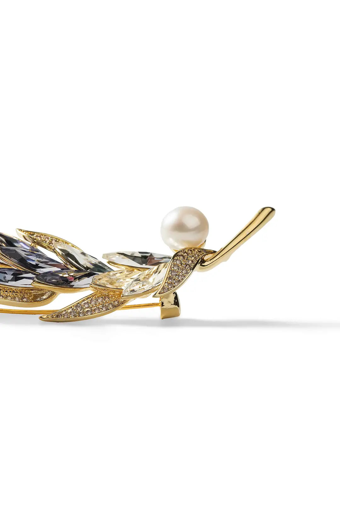 Kazahana Brooch