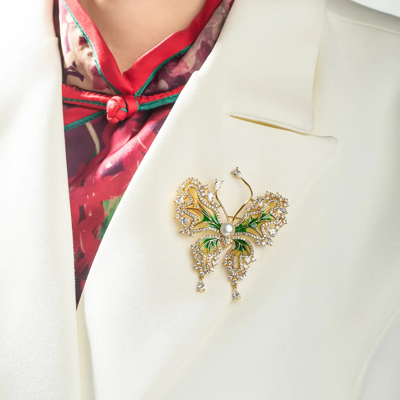 Ryokuchō no Mai Brooch